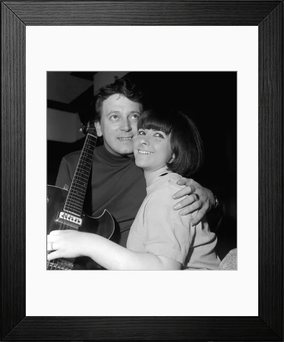 Framed Print : Gene Vincent rock & roll singer July 1965 with singer Jackie Frisco who annouced their