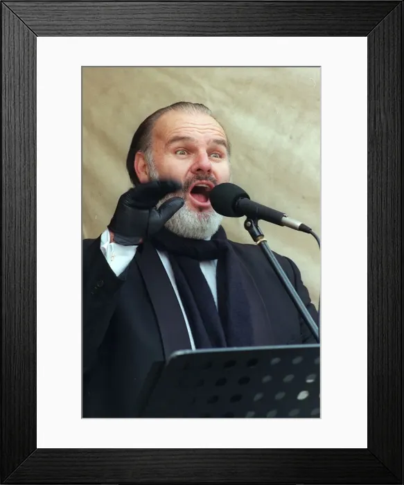 Framed Print : Richard Winsborough Australian tenor singer 1999 Framed Print : Richard Winsborough Australian tenor singer 1999