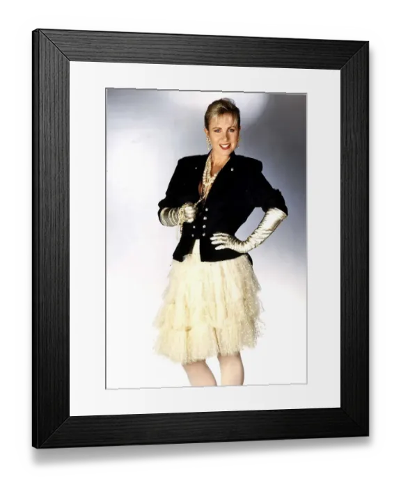 Framed Print : Sarah Greene TV Presenter who hosts ITV Fashion Programme Posh Frocks and New Trousers Framed Print : Sarah Greene TV Presenter who hosts ITV Fashion Programme Posh Frocks and New Trousers
