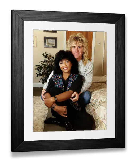 Framed Print : Linda Lewis with boyfriend Saul- October 1989 Framed Print : Linda Lewis with boyfriend Saul- October 1989