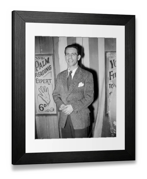 Framed Print : Norman Wisdom at rehearsal for TV Programme - February 1952 Framed Print : Norman Wisdom at rehearsal for TV Programme - February 1952