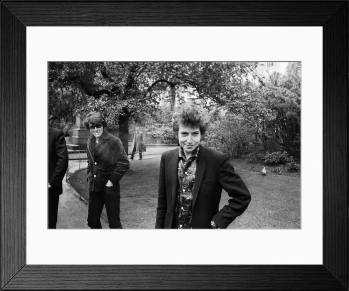 Framed Print : Bob Dylan in the Savoy Gardens April 1965 on the Thames embankment