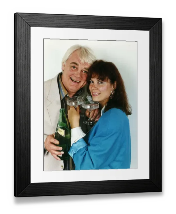 Framed Print : Tony Booth actor with girlfriend Nancy Jaeger September 1988 Framed Print : Tony Booth actor with girlfriend Nancy Jaeger September 1988