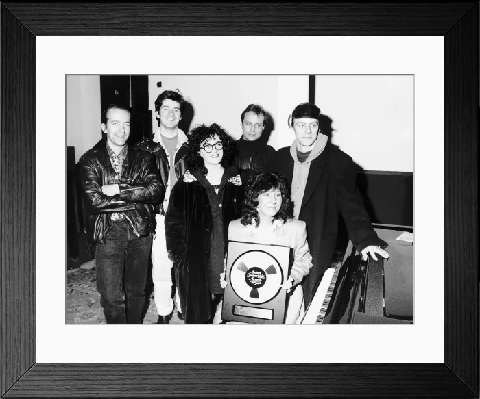 Framed Print : Deacon Blue rock band pop group presenting $1000 cheque to Isla Laing director of Shelter