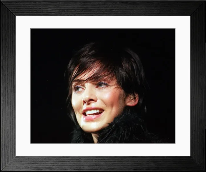 Framed Print : Natalie Imbruglia at Glasgow Barrowlands November 1998 Framed Print : Natalie Imbruglia at Glasgow Barrowlands November 1998