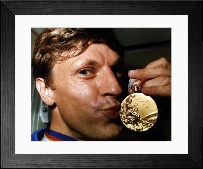 Framed Print : Sean Kerly kisses his 1988 Olympic gold medal at Heathrow