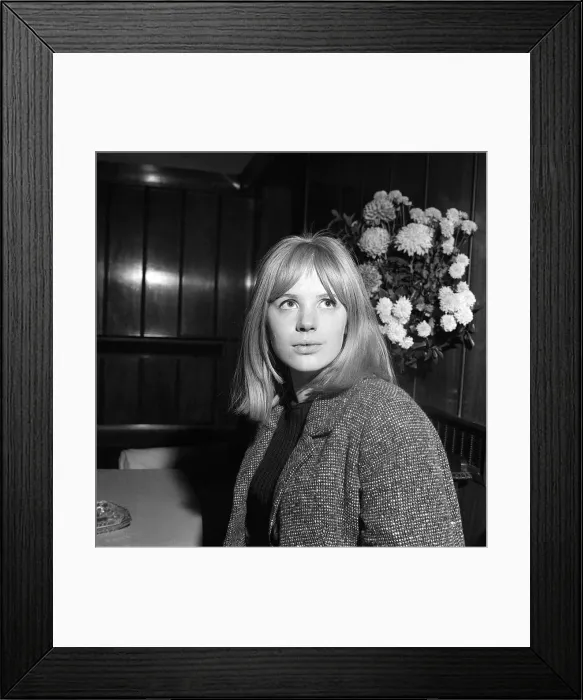 Framed Print : Marianne Faithfull singer and actress Dec 1964 Framed Print : Marianne Faithfull singer and actress Dec 1964
