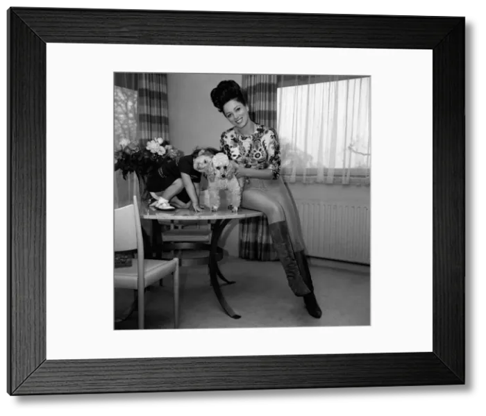 Framed Print : Jackie Collins January 1964 authoress & actress with her daughter Framed Print : Jackie Collins January 1964 authoress & actress with her daughter