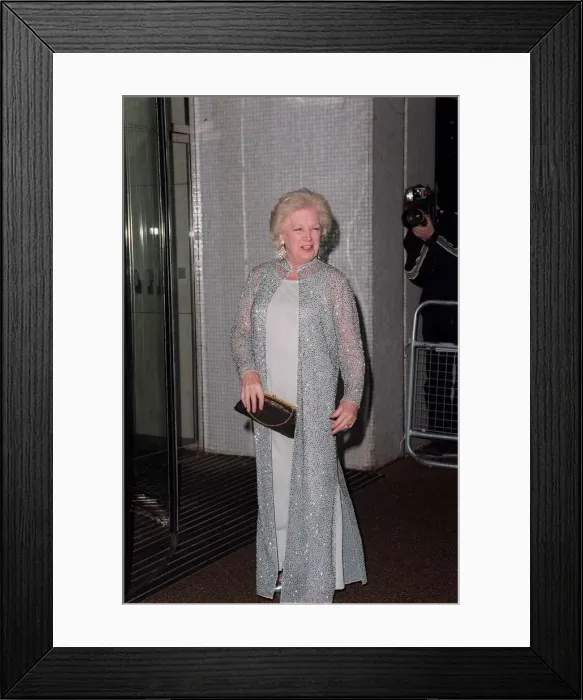 Framed Print : June Whitfield actress December 1998, arriving at the LWT building in London for Framed Print : June Whitfield actress December 1998, arriving at the LWT building in London for