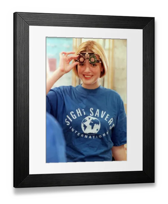 Framed Print : BBC TV Presenter Kate Heavner October 1999 About to test her eye sight at Boots Framed Print : BBC TV Presenter Kate Heavner October 1999 About to test her eye sight at Boots