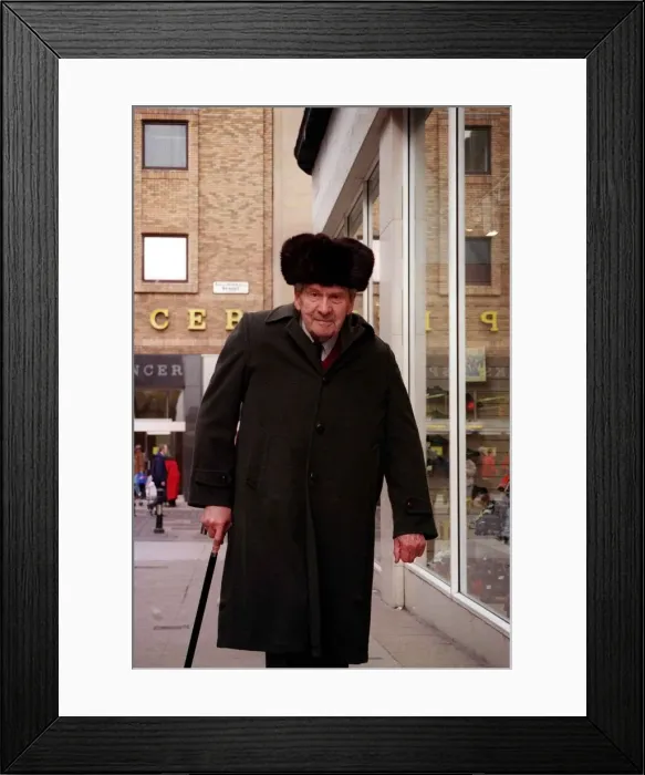 Framed Print : Ludovic Kennedy TV Presenter March 1999 On Sauchiehall Street Framed Print : Ludovic Kennedy TV Presenter March 1999 On Sauchiehall Street