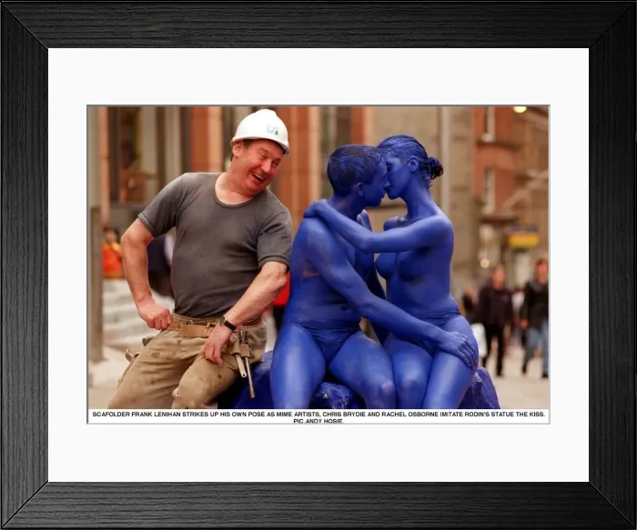 Framed Print : Mime artists Chris Brydie and Rachel Osborne recreate the Kiss, a statue by Rodin Framed Print : Mime artists Chris Brydie and Rachel Osborne recreate the Kiss, a statue by Rodin
