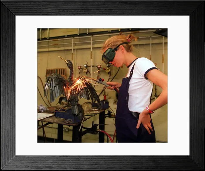 Framed Print : Sculptress Jennifer Mole (29) from Edinburghs Telfer College. October 1997 Framed Print : Sculptress Jennifer Mole (29) from Edinburghs Telfer College. October 1997