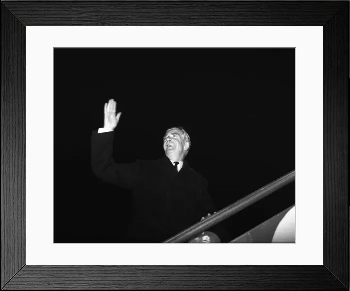 Framed Print : Suez Crisis 1956 Anthony Eden leaving Britain for a holiday in Jamaica Framed Print : Suez Crisis 1956 Anthony Eden leaving Britain for a holiday in Jamaica