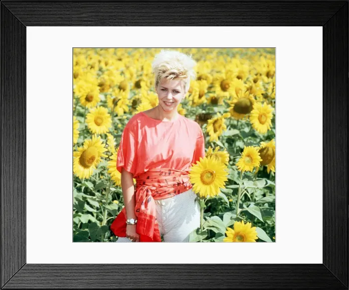 Framed Print : Leslie Ash actress in the French countryside dbase MSI A©mirrorpix Framed Print : Leslie Ash actress in the French countryside dbase MSI A©mirrorpix