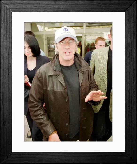 Framed Print : Richard Gere actor arrives at Skopje Airport April 1999 on his visit to Macedonia Framed Print : Richard Gere actor arrives at Skopje Airport April 1999 on his visit to Macedonia