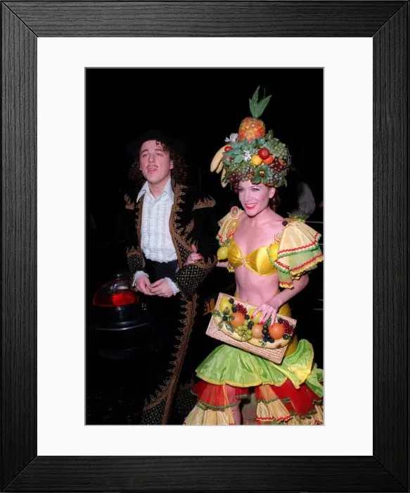 Framed Print : Alan Davis actor / comedian December 1998, arriving at the LWT building for the British Framed Print : Alan Davis actor / comedian December 1998, arriving at the LWT building for the British