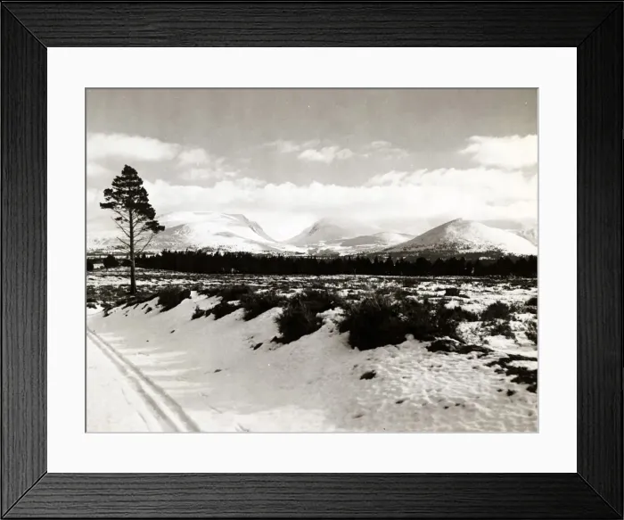 Framed Print : Larigghru the pass through the Cairngorm range, as seen from near Aviemore Framed Print : Larigghru the pass through the Cairngorm range, as seen from near Aviemore