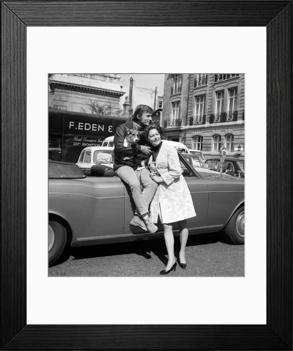 Framed Print : Ava Gardner August 1969 With Roddy McDowell and her Corgi dog in London Framed Print : Ava Gardner August 1969 With Roddy McDowell and her Corgi dog in London