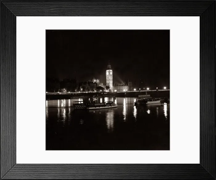 Framed Print : View of Big ben and the Houses of Parliament and New Scotland Yard lit up at night Framed Print : View of Big ben and the Houses of Parliament and New Scotland Yard lit up at night