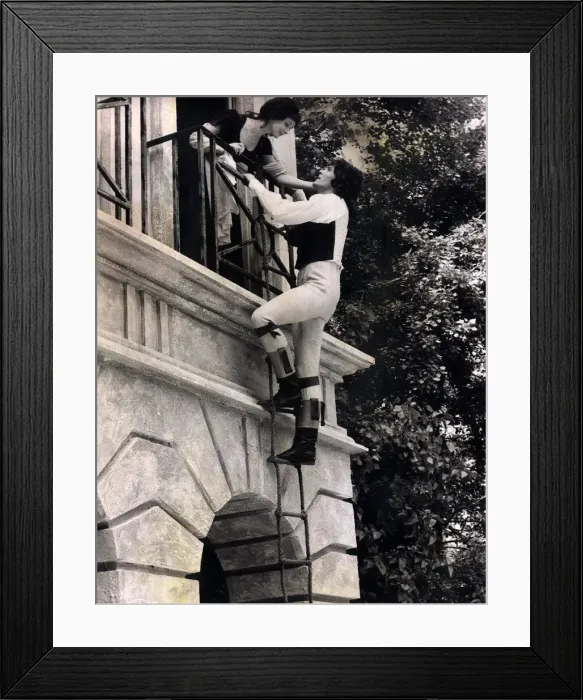 Framed Print : Marilyn Tavlerson and Hugh Ross seen here during rehearsals of Romeo Framed Print : Marilyn Tavlerson and Hugh Ross seen here during rehearsals of Romeo
