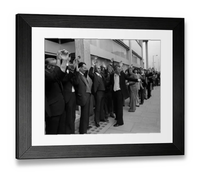 Framed Print : Actors John Thaw and Dennis Waterman frisk 56 men outside the Thames TV building during