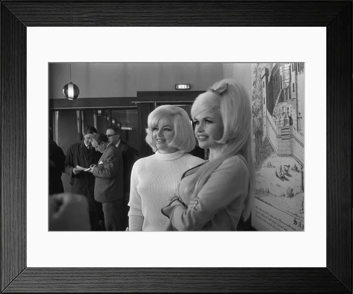 Framed Print : Diana Dors May 1967 actress with Jayne Mansfield In a Leeds Hotel Framed Print : Diana Dors May 1967 actress with Jayne Mansfield In a Leeds Hotel