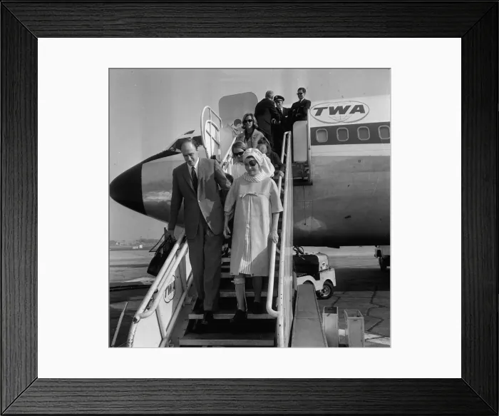 Framed Print : Actress Patricia Neal arriving at London Airport Framed Print : Actress Patricia Neal arriving at London Airport