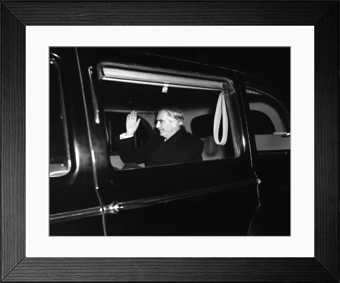 Framed Print : Suez Crisis 1956 Anthony Eden leaving 10 Downing Street after a Cabinet Meeting Framed Print : Suez Crisis 1956 Anthony Eden leaving 10 Downing Street after a Cabinet Meeting
