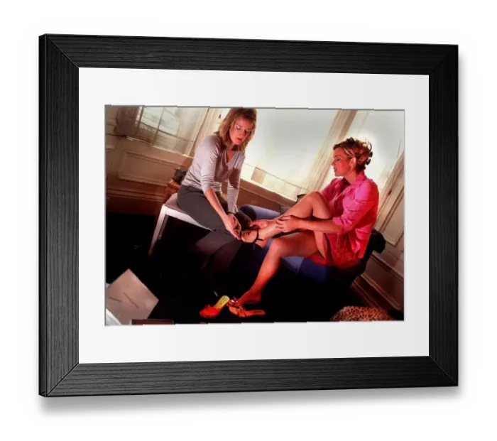 Framed Print : TV Presenter Sarah Heaney September 1999 with her sister Rebecca who used to fight Framed Print : TV Presenter Sarah Heaney September 1999 with her sister Rebecca who used to fight