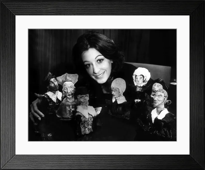 Framed Print : Maureen Lipman actress with some of her plasticine models which will be used in a new