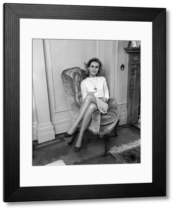 Framed Print : Suzanna Leigh actress daughter of a Mayfair property owner is shortly off to star in her Framed Print : Suzanna Leigh actress daughter of a Mayfair property owner is shortly off to star in her
