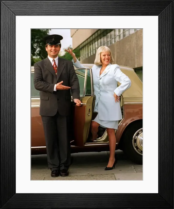 Framed Print : Julie Goodyear departing GMTV with Eamonn Holmes. 1995 Framed Print : Julie Goodyear departing GMTV with Eamonn Holmes. 1995