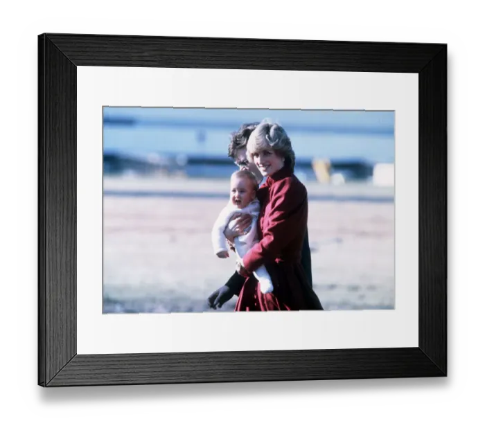 Framed Print : Diana, Princess of Wales carries baby Prince William at Aberdeen Airport