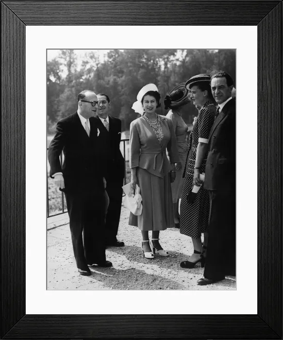 Framed Print : Princess Elizabeths visit to Paris with the duke of edinburgh. May 1948 Framed Print : Princess Elizabeths visit to Paris with the duke of edinburgh. May 1948