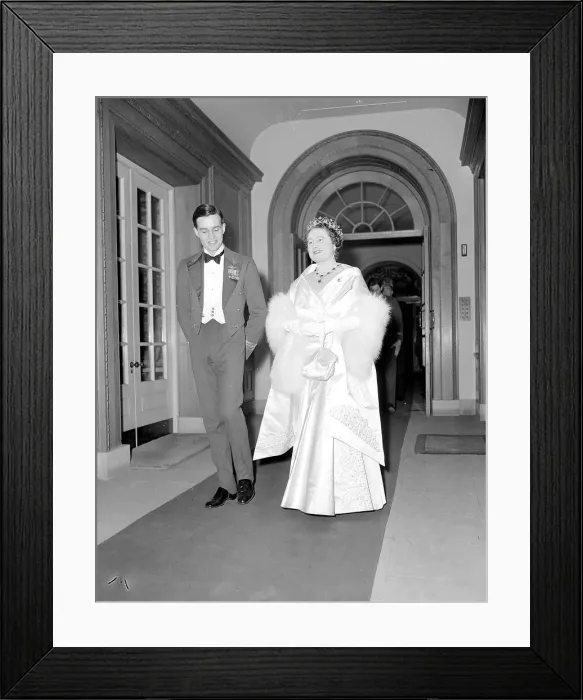 Framed Print : Queen Elizabeth / Queen Mother Framed Print : Queen Elizabeth / Queen Mother