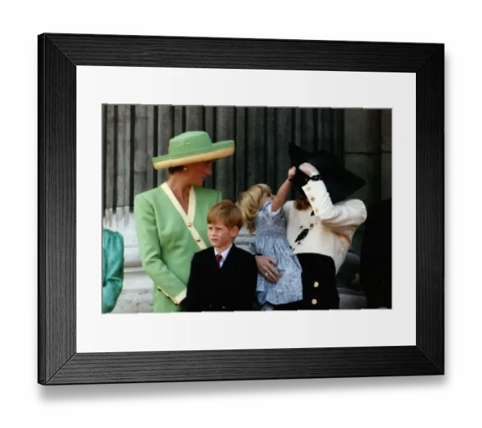 : The Royal family on the balcony at Buckingham Palace during the Battle of Britain : The Royal family on the balcony at Buckingham Palace during the Battle of Britain