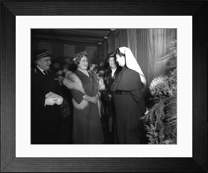 Framed Print : HRH Queen Elizabeth Queen Mother December 1954 opens Highwood Hospital, Mill Hill Framed Print : HRH Queen Elizabeth Queen Mother December 1954 opens Highwood Hospital, Mill Hill