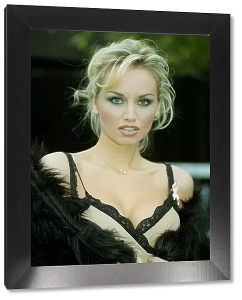 Adriana Sklenarikova Model - October 1998 Who is the new Wonderbra Girl
