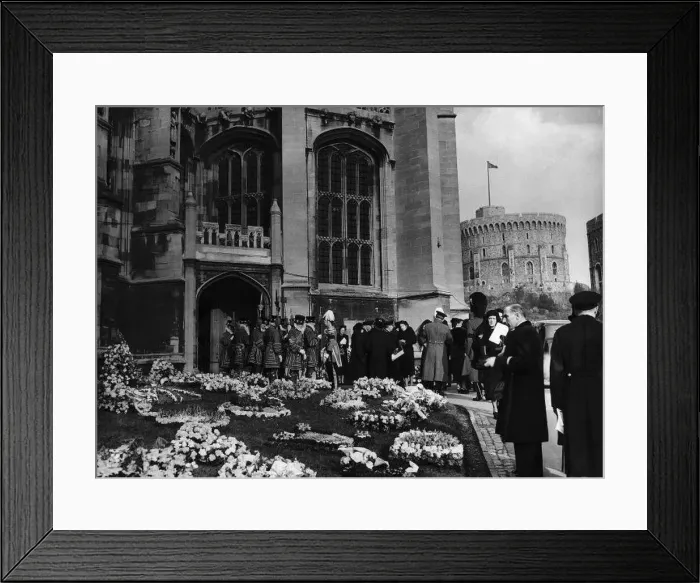 : Death of King George VI After the funeral service St Georges Chapel Windsor : Death of King George VI After the funeral service St Georges Chapel Windsor