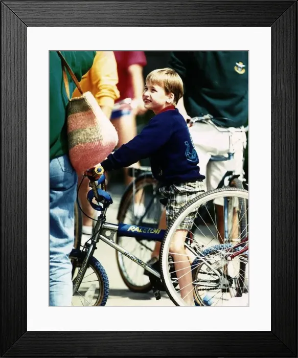 : Prince William on his bicycle on his scilly holiday : Prince William on his bicycle on his scilly holiday