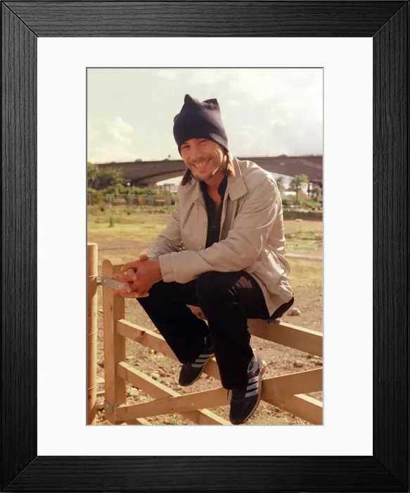 Framed Print : Jay Kay in Glasgows McAlpine Street June 1999 where he is filming Framed Print : Jay Kay in Glasgows McAlpine Street June 1999 where he is filming