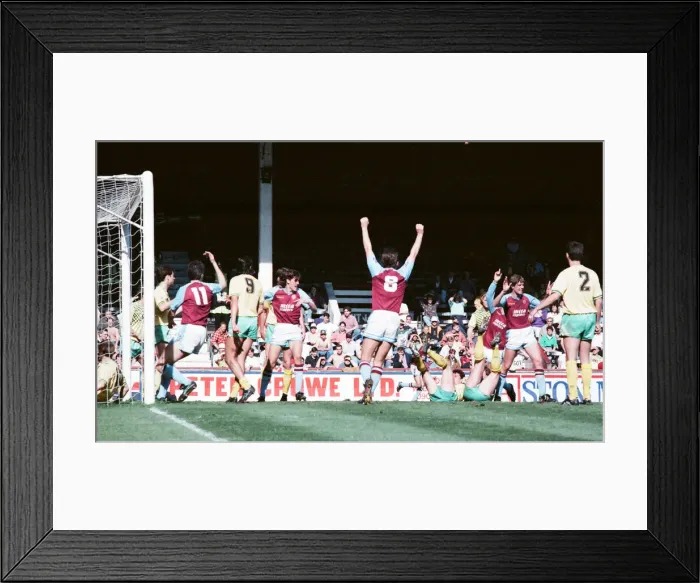 Framed Print : Aston Villa v Norwich City, league match at Villa Park April 1990 Framed Print : Aston Villa v Norwich City, league match at Villa Park April 1990