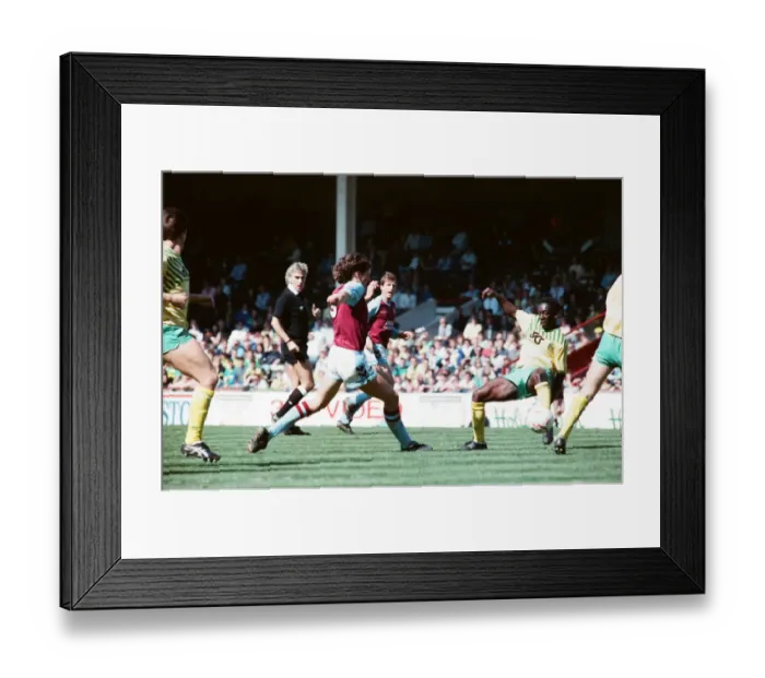 Framed Print : Aston Villa v Norwich City, league match at Villa Park April 1990 Framed Print : Aston Villa v Norwich City, league match at Villa Park April 1990