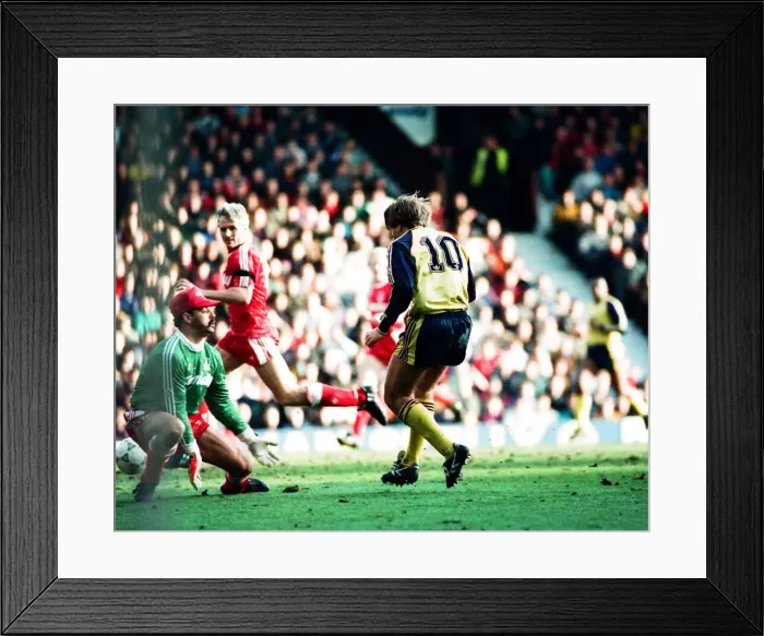 Framed Print : Liverpool 0 v. Arsenal 1. Paul Mersons 66th minute goal helps Arsenal