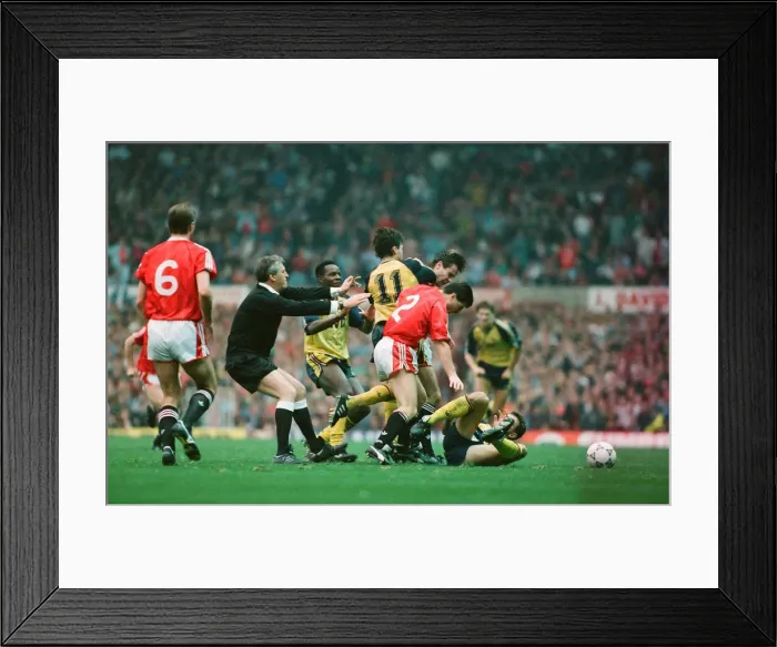 Framed Print : Manchester United 0 v. Arsenal 1. 20th October 1990 Framed Print : Manchester United 0 v. Arsenal 1. 20th October 1990