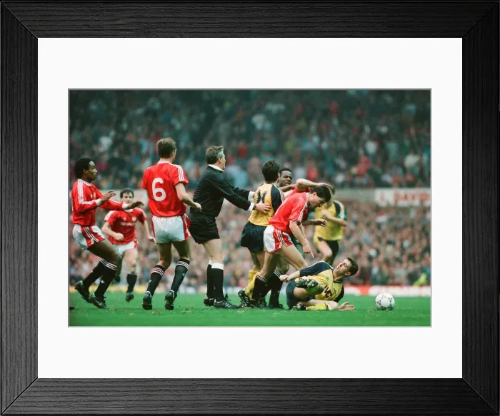 Framed Print : Manchester United 0 v. Arsenal 1. 20th October 1990 Framed Print : Manchester United 0 v. Arsenal 1. 20th October 1990
