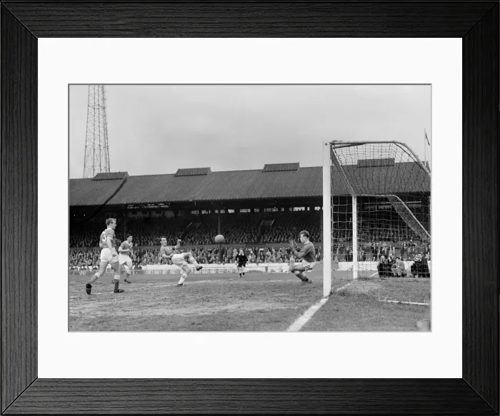 Framed Print : English League Division One match at Stamford Bridge. Chelsea 4 v Nottingham Forest Framed Print : English League Division One match at Stamford Bridge. Chelsea 4 v Nottingham Forest
