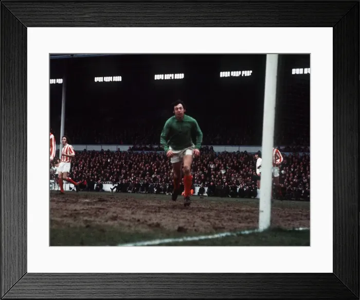 Framed Print : Gordon Banks goalkeeper Stoke City 1972 football Spurs v Stoke Framed Print : Gordon Banks goalkeeper Stoke City 1972 football Spurs v Stoke