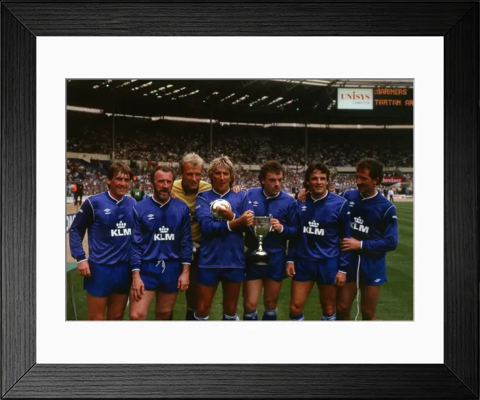 Framed Print : Rod Stewart singer with Scotland footballers June 1988 Framed Print : Rod Stewart singer with Scotland footballers June 1988